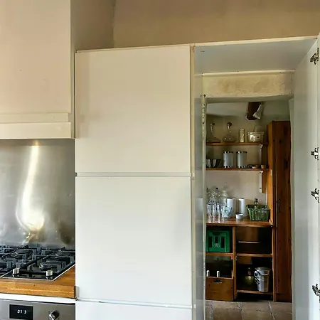 Mediterranean-inspired On Country Сasa de vacaciones